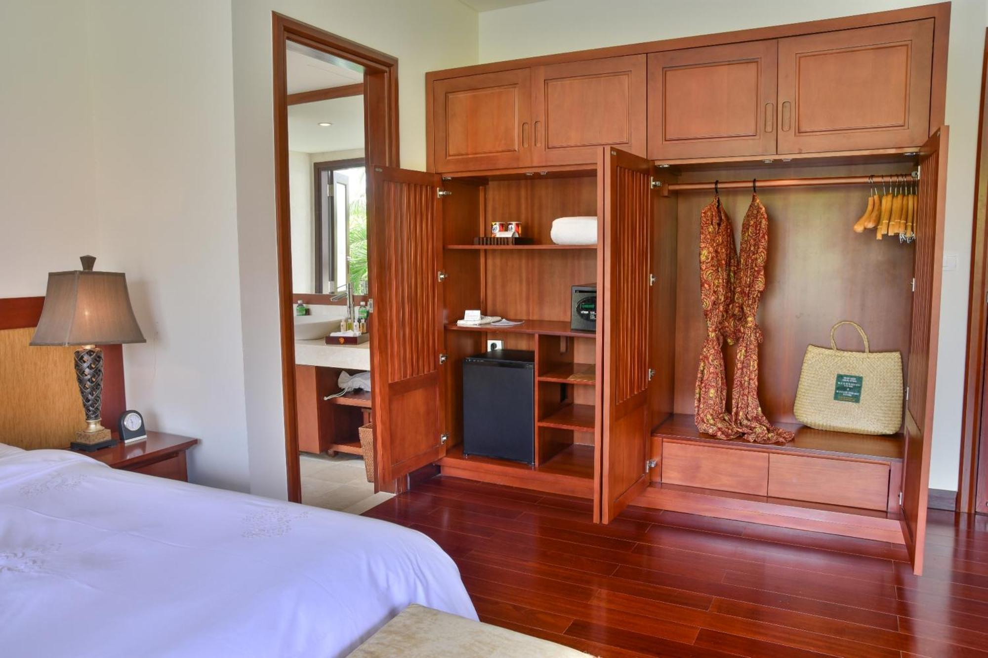Two-Bedroom Villa Pool View Daily Guest Activities